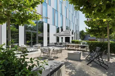 Ein Garten an der Unterkunft Stellaris Apartment Hotel
