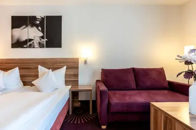 Ein Bett oder Betten in einem Zimmer der Unterkunft Altstadthotel Guesthouse Die Galerie