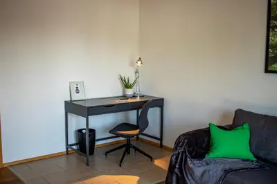 Ein Sitzbereich in der Unterkunft BoardingHouse Neuburg
