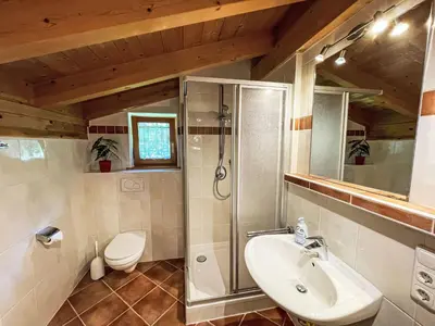 Ein Badezimmer in der Unterkunft Holiday Home Chalet Chiemsee by Interhome