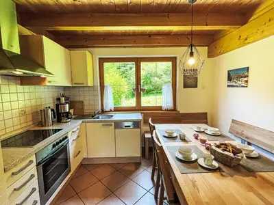 Küche/Küchenzeile in der Unterkunft Holiday Home Chalet Chiemsee by Interhome