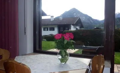 Ein allgemeiner Bergblick oder ein Berglick von der Ferienwohnung aus