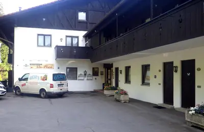 Das Gebäude in dem sich die Ferienwohnung befindet