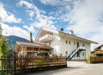 Das Gebäude in dem sich die Ferienwohnung befindet