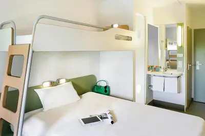 Ein Bett oder Betten in einem Zimmer der Unterkunft ibis budget Muenchen City Sued