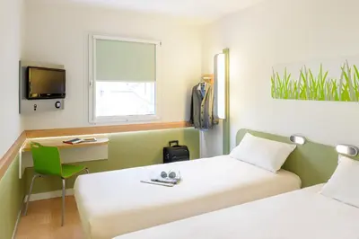 Ein Bett oder Betten in einem Zimmer der Unterkunft ibis budget Muenchen City Sued
