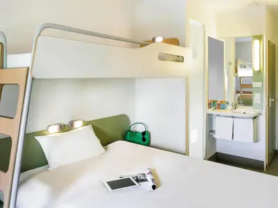 Ein Bett oder Betten in einem Zimmer der Unterkunft ibis budget Muenchen City Sued