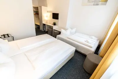 Ein Bett oder Betten in einem Zimmer der Unterkunft Hotel Wandinger Hof