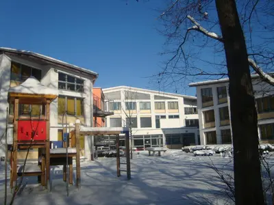 HI Munich Park Youth Hostel im Winter