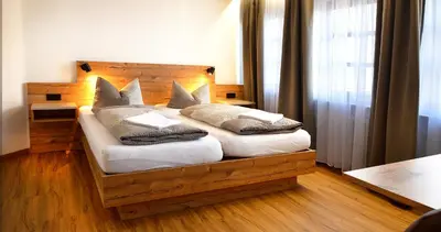 Ein Bett oder Betten in einem Zimmer der Unterkunft Gasthof Hotel zur Post