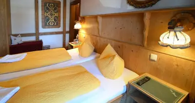 Ein Bett oder Betten in einem Zimmer der Unterkunft Gasthof Hotel zur Post