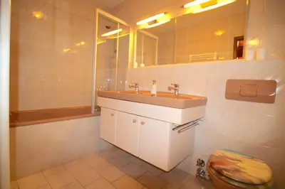 Ein Badezimmer in der Unterkunft Lindenschlösschen & Schlossgarten