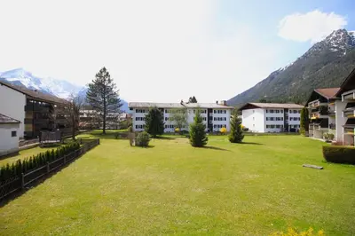 Ein allgemeiner Bergblick oder ein Berglick von der Ferienwohnung aus