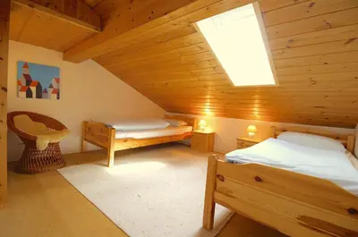 Ein Bett oder Betten in einem Zimmer der Unterkunft Lindenschlösschen & Schlossgarten