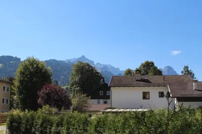 Ein allgemeiner Bergblick oder ein Berglick von der Ferienwohnung aus