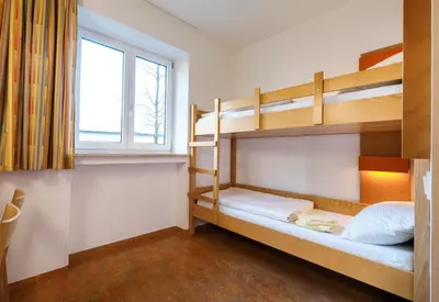 Ein Bett oder Betten in einem Zimmer der Unterkunft Jugendherberge Garmisch-Partenkirchen - membership required!