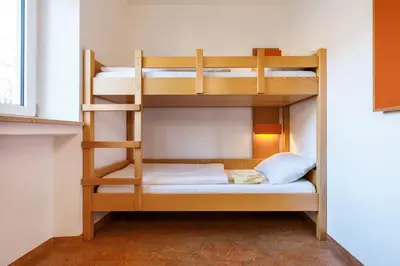 Ein Bett oder Betten in einem Zimmer der Unterkunft Jugendherberge Garmisch-Partenkirchen - membership required!