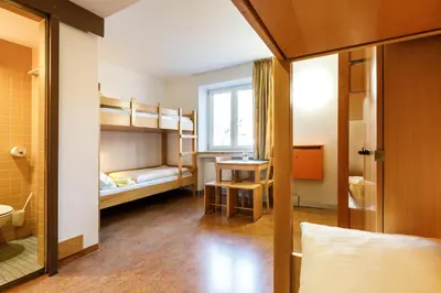 Ein Bett oder Betten in einem Zimmer der Unterkunft Jugendherberge Garmisch-Partenkirchen - membership required!