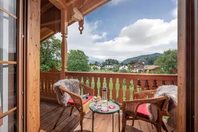 Ein allgemeiner Bergblick oder ein Berglick von der Ferienwohnung aus