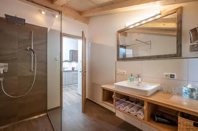 Ein Badezimmer in der Unterkunft Beim Neuner - Zeit zu zweit