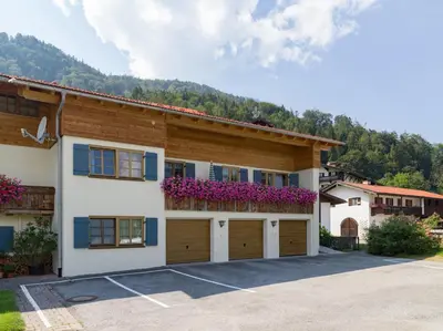Ein allgemeiner Bergblick oder ein Berglick von der Ferienwohnung aus