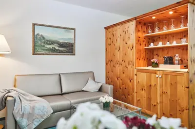 Ein Sitzbereich in der Unterkunft Hotel Freisinger Hof