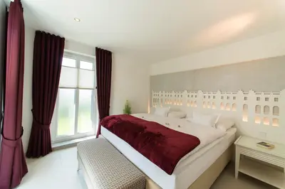 Ein Bett oder Betten in einem Zimmer der Unterkunft Chiemsee Suiten
