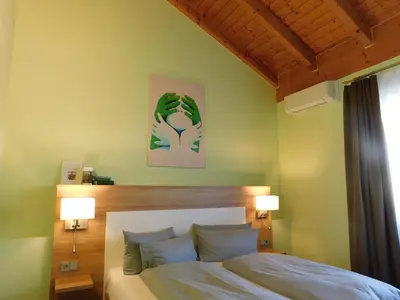 Ein Bett oder Betten in einem Zimmer der Unterkunft Hotel KonradP Holzkirchen