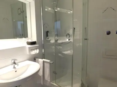 Ein Badezimmer in der Unterkunft Hotel KonradP Holzkirchen
