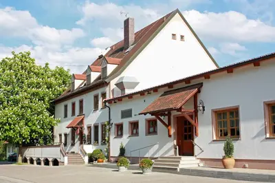 Das Gebäude in dem sich die Pension befindet