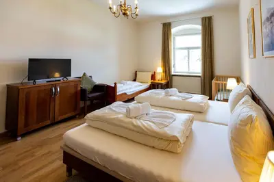 Ein Bett oder Betten in einem Zimmer der Unterkunft Hotel Schyrenhof