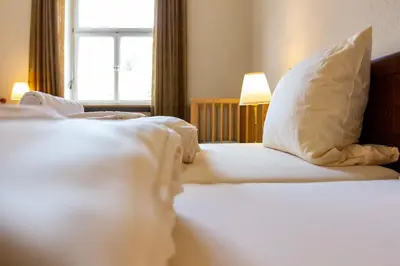Ein Bett oder Betten in einem Zimmer der Unterkunft Hotel Schyrenhof