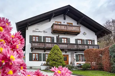 Ein Garten an der Unterkunft Ferienwohnung Graseck