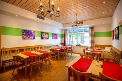 Ein Restaurant oder anderes Speiselokal in der Unterkunft Gasthaus und Hotel Göttler Josef