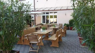 Ein Garten an der Unterkunft Gasthaus und Hotel Göttler Josef