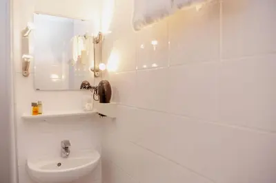 Ein Badezimmer in der Unterkunft Hotel Lux