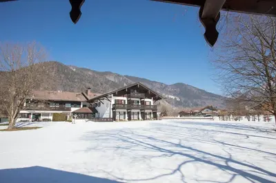 Ein allgemeiner Bergblick oder ein Berglick von des Hotels aus