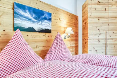 Ein Bett oder Betten in einem Zimmer der Unterkunft Gästehaus Alpina