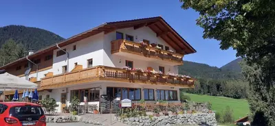 Ein allgemeiner Bergblick oder ein Berglick von der Pension aus