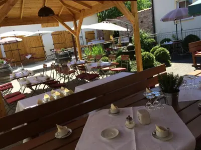 Ein Restaurant oder anderes Speiselokal in der Unterkunft Landgasthof & Landhotel Wild