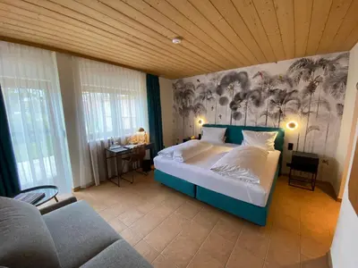 Ein Bett oder Betten in einem Zimmer der Unterkunft Strandhotel SüdSee Diessen am Ammersee