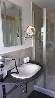 Ein Badezimmer in der Unterkunft Schatzbergalm Pension