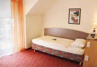 Ein Bett oder Betten in einem Zimmer der Unterkunft Hotel Gasthof Krone
