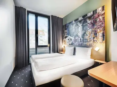 Ein Bett oder Betten in einem Zimmer der Unterkunft B&B Hotel München-Moosach