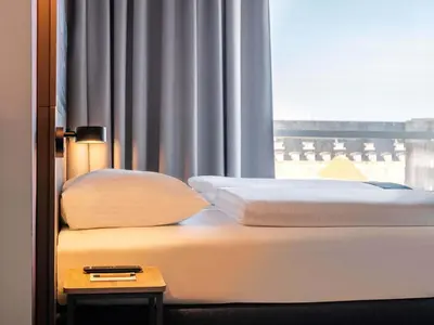Ein Bett oder Betten in einem Zimmer der Unterkunft B&B Hotel München-Moosach