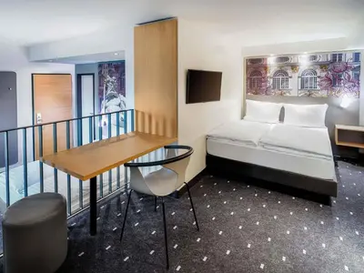 Ein Bett oder Betten in einem Zimmer der Unterkunft B&B Hotel München-Moosach