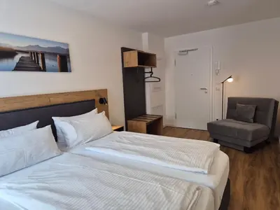 Ein Bett oder Betten in einem Zimmer der Unterkunft Hotel Garni Kern