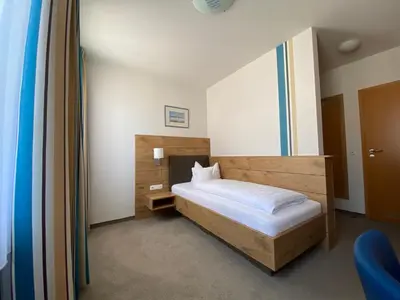 Ein Bett oder Betten in einem Zimmer der Unterkunft Hotel-Pension Scharl am Maibaum