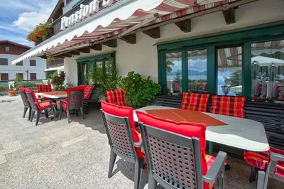Ein Restaurant oder anderes Speiselokal in der Unterkunft Pension Seeblick