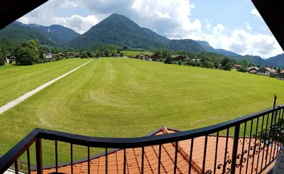 Ein allgemeiner Bergblick oder ein Berglick von der Ferienwohnung aus